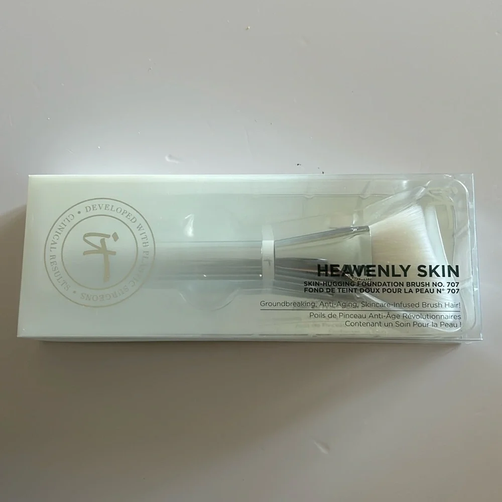 iT Cosmetics Heavenly Skin Hugging Foundation Brush #707 - SEALED